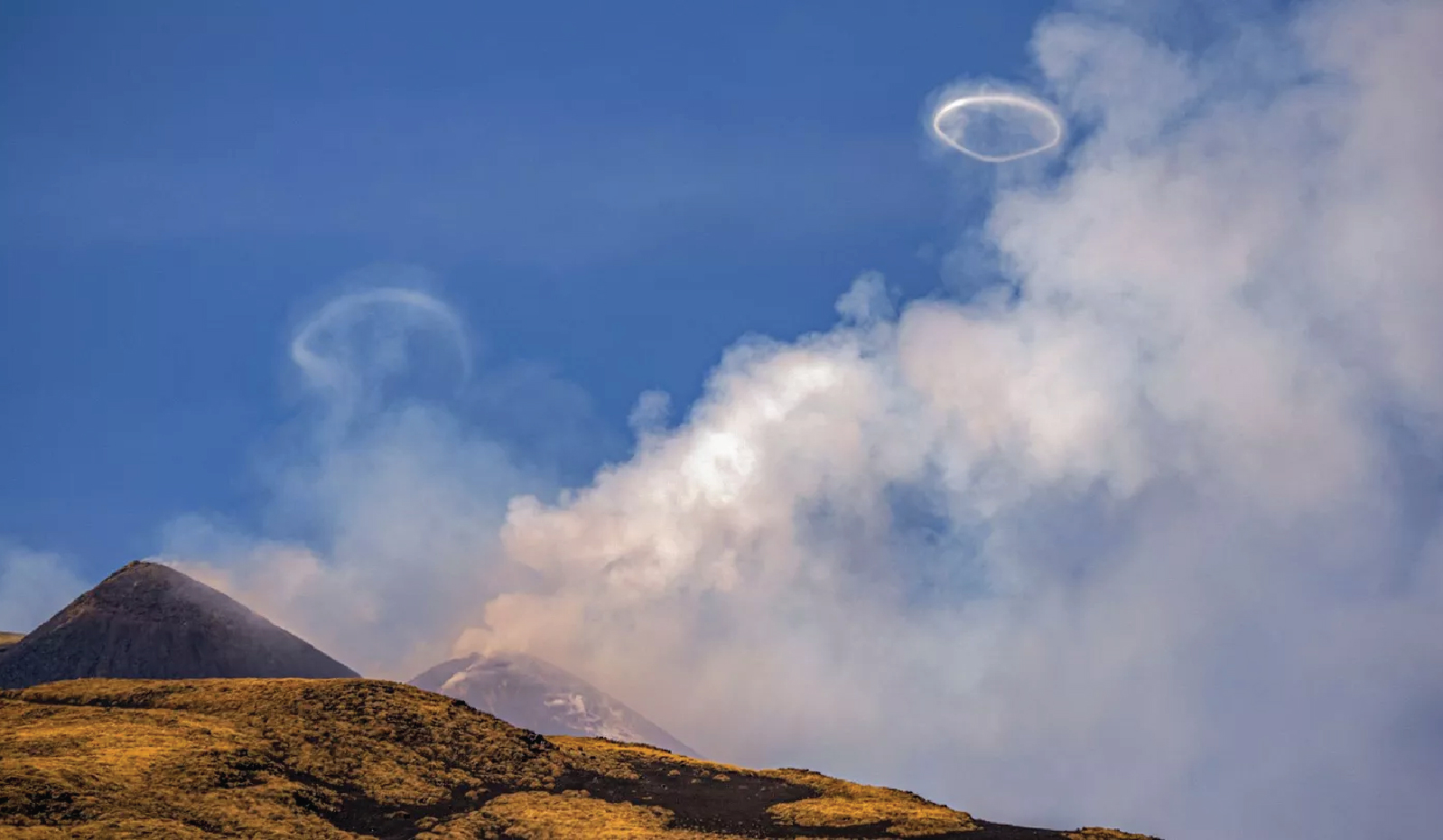 Volcanic Vortex Rings (VVR) observed from the Mount Etna